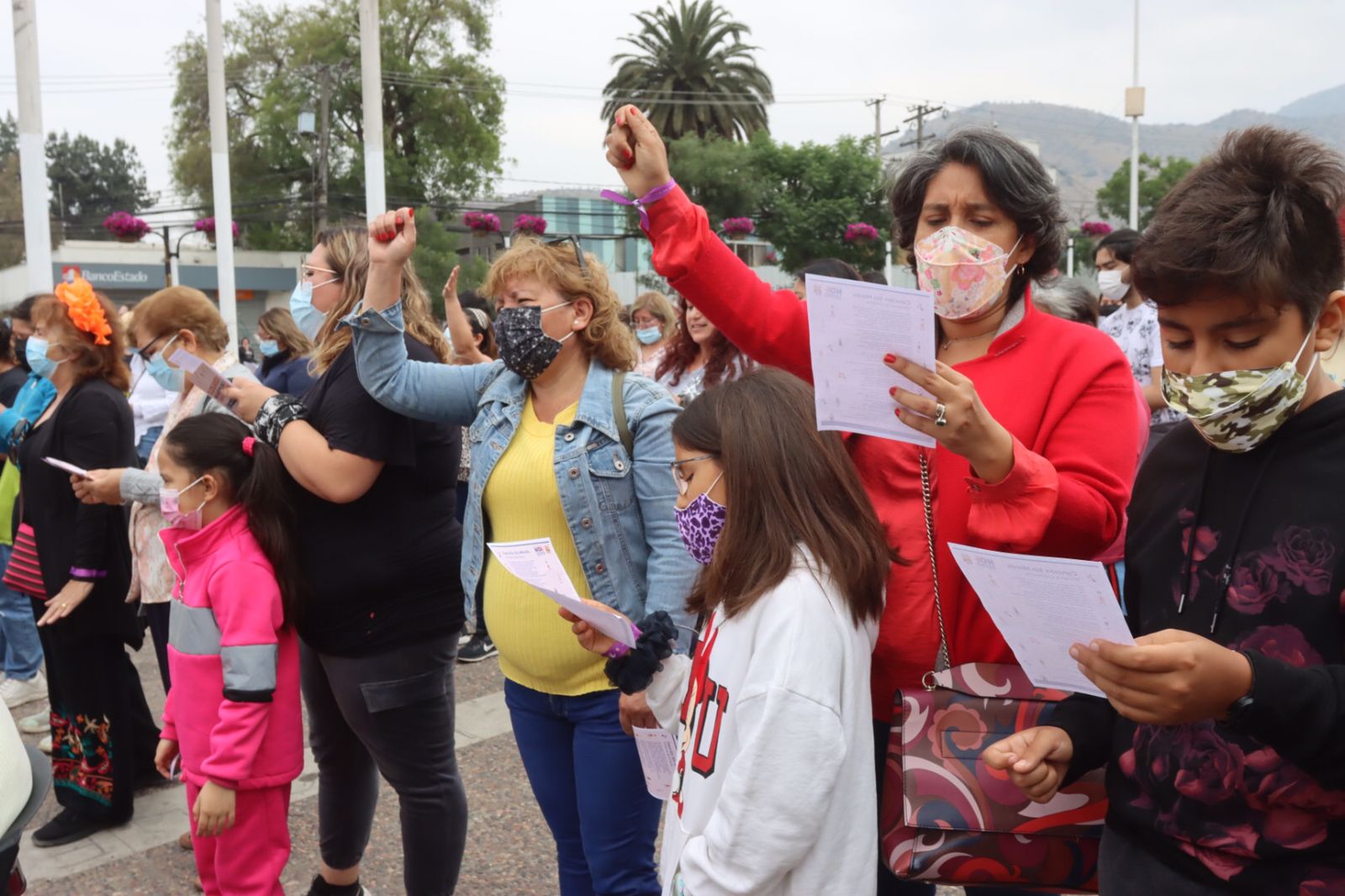 Huechuraba cierra el Mes de la NO Violencia a la Mujer con gran intervención urbana