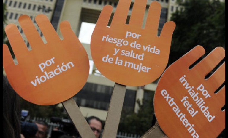Estudio evidencia que 63,8% de los objetores de conciencia frente al aborto en tres causales son mujeres