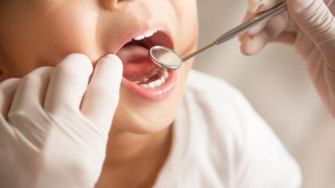  Celebraciones de Año Nuevo y salud dental: ¿Cómo pasarlo bien sin descuidar nuestros dientes?