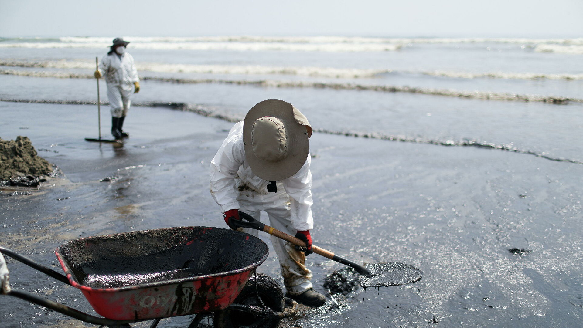  Perú declara en emergencia ambiental la costa afectada por derrame de petróleo