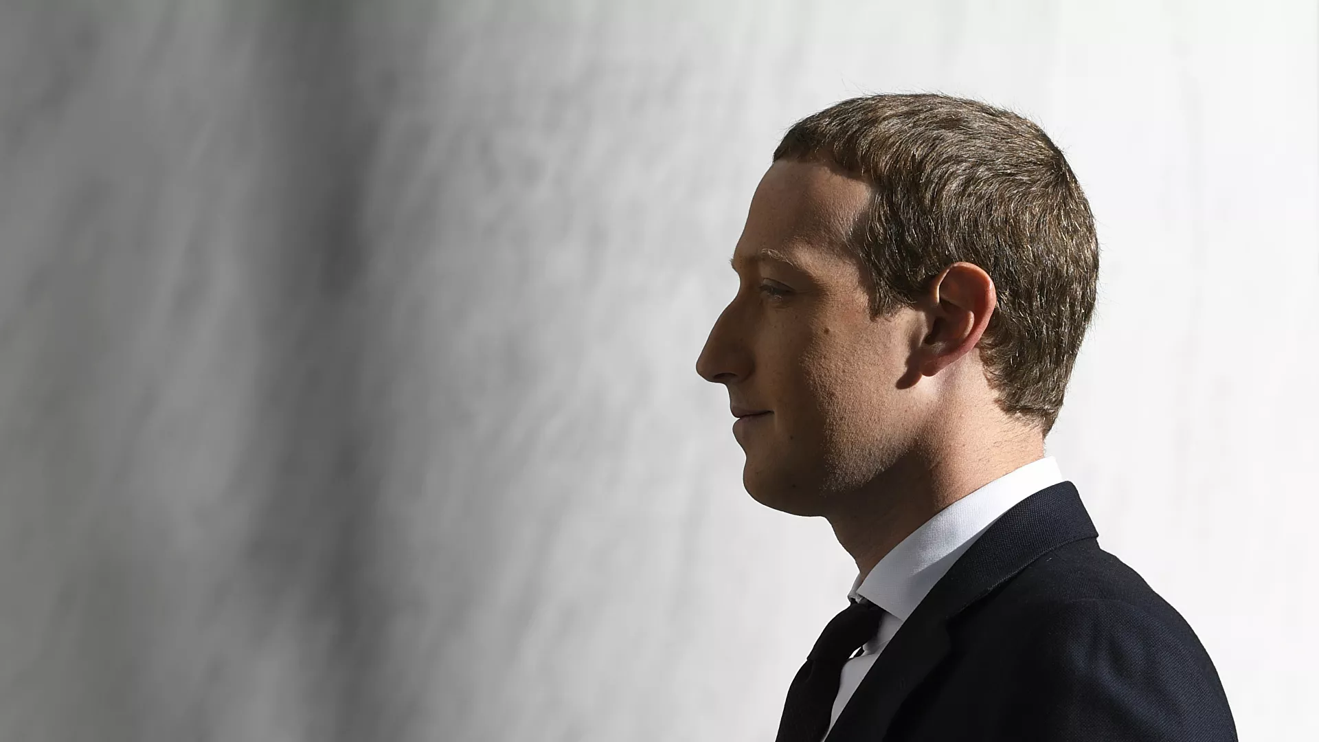  La caída de Meta: la compañía de Zuckerberg pierde casi la mitad de su valor en las bolsas