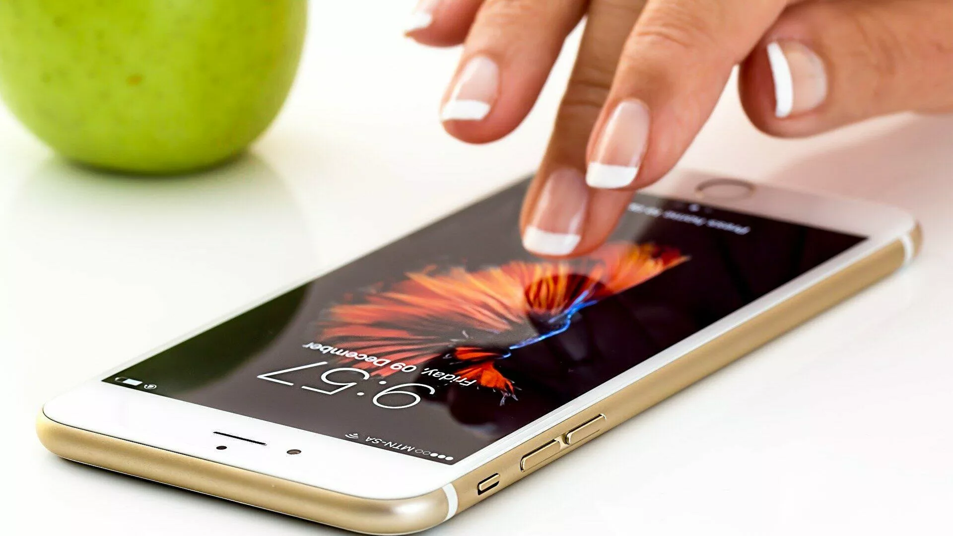  Las tres razones por las que hay pocos ‘smartphones’ blancos en el mercado