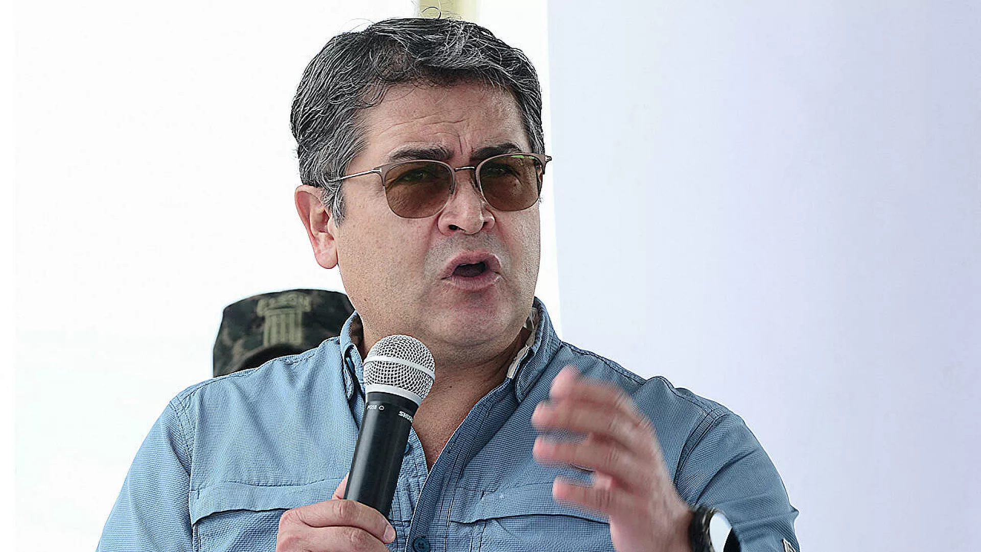 El expresidente hondureño Hernández, dispuesto a colaborar tras pedido de extradición de EEUU