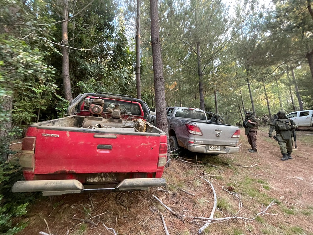 Carabineros y Armada incautan 9 vehículos tras ataques incendiarios en la Provincia de Arauco