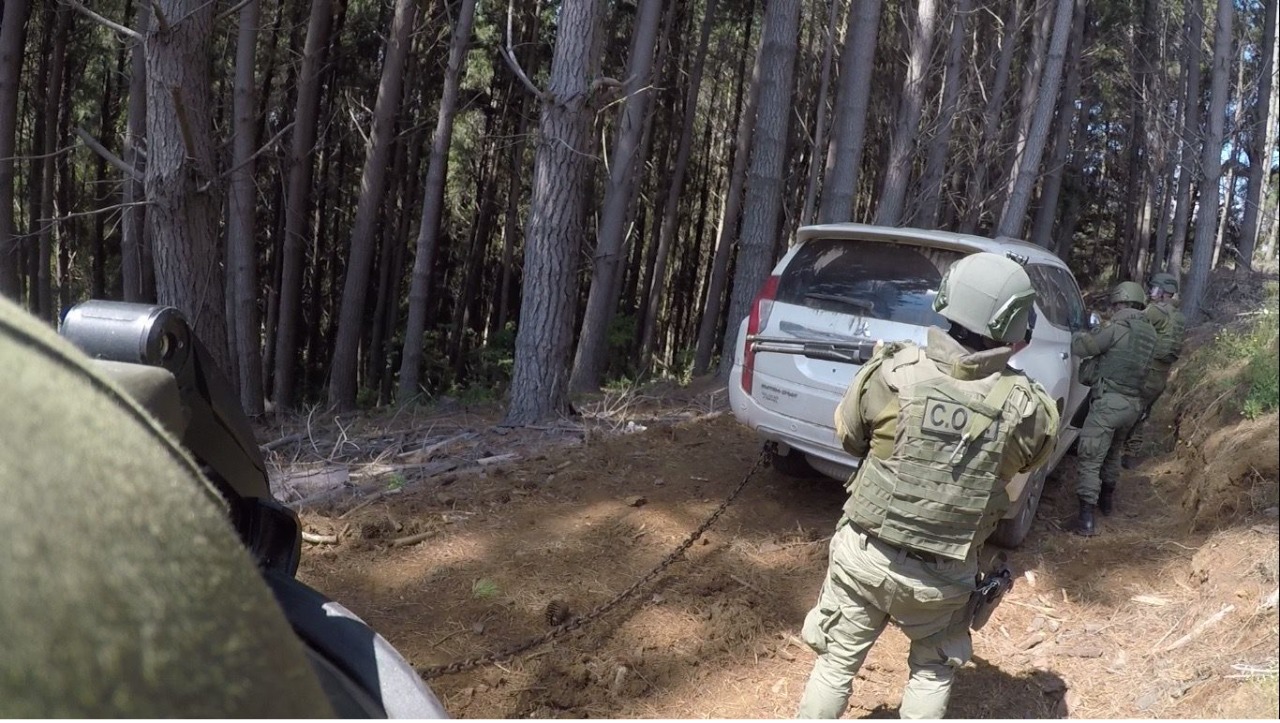  Carabineros recuperan en Tirúa vehículo robado por encapuchados armados en Capitán Pastene