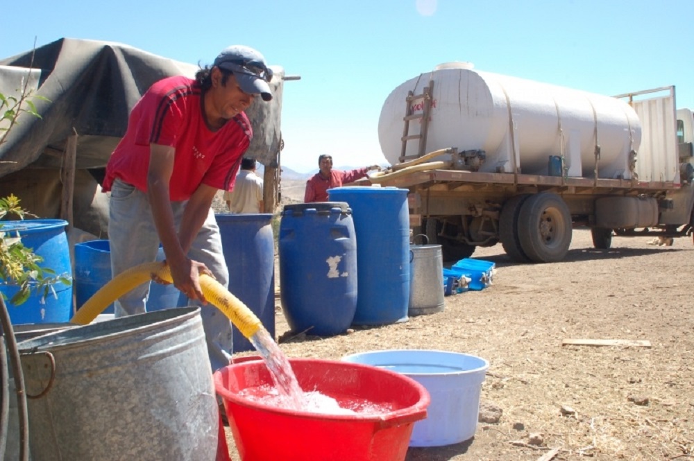  Desigualdad hídrica en Petorca: Estudio revela que proveedores de agua de camiones aljibe son agricultores de la misma zona