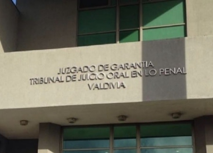 Juzgado de Garantía de Valdivia ordena el arresto domiciliario total y el arraigo nacional de imputado por incendio de vehículos