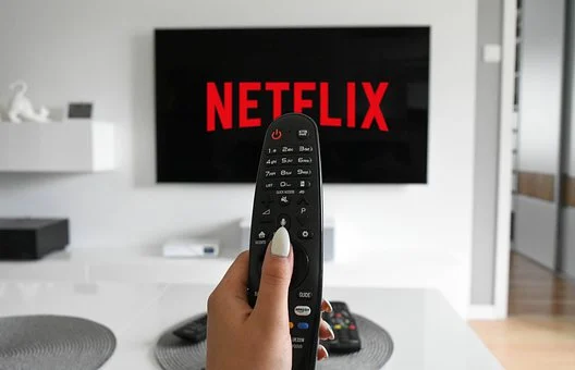  Netflix pone a prueba un controversial plan de cobro en Chile, Costa Rica y Perú para quienes comparten sus cuentas