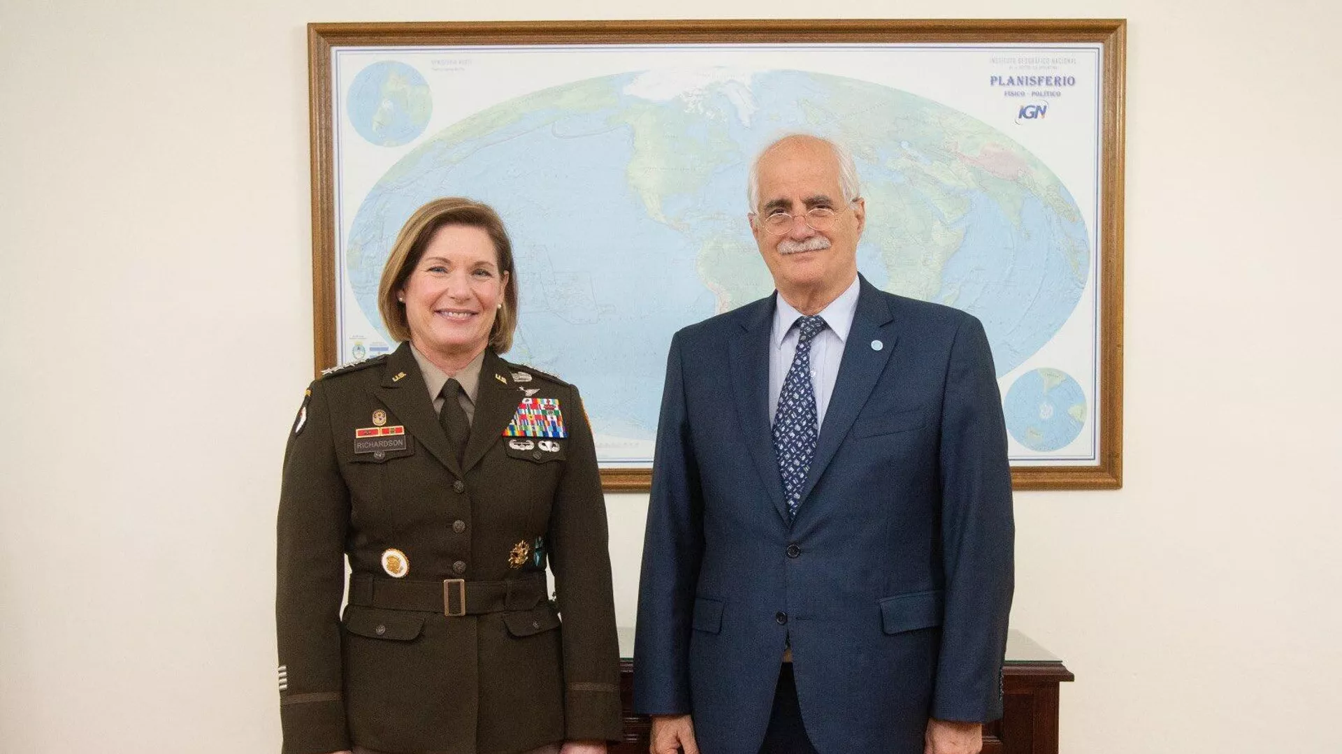  El ministro de Defensa argentino habla de cooperación militar con la jefa de Comando Sur de EEUU