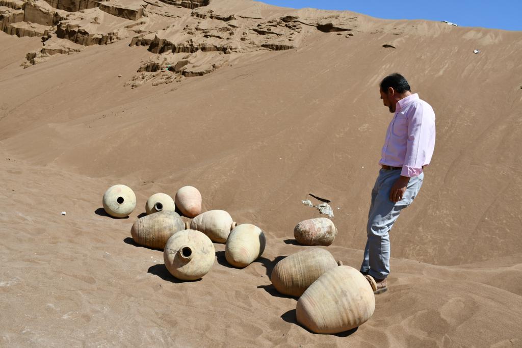  Valioso hallazgo arqueológico de 10 vasijas del siglo XVII intactas en el desierto de Atacama