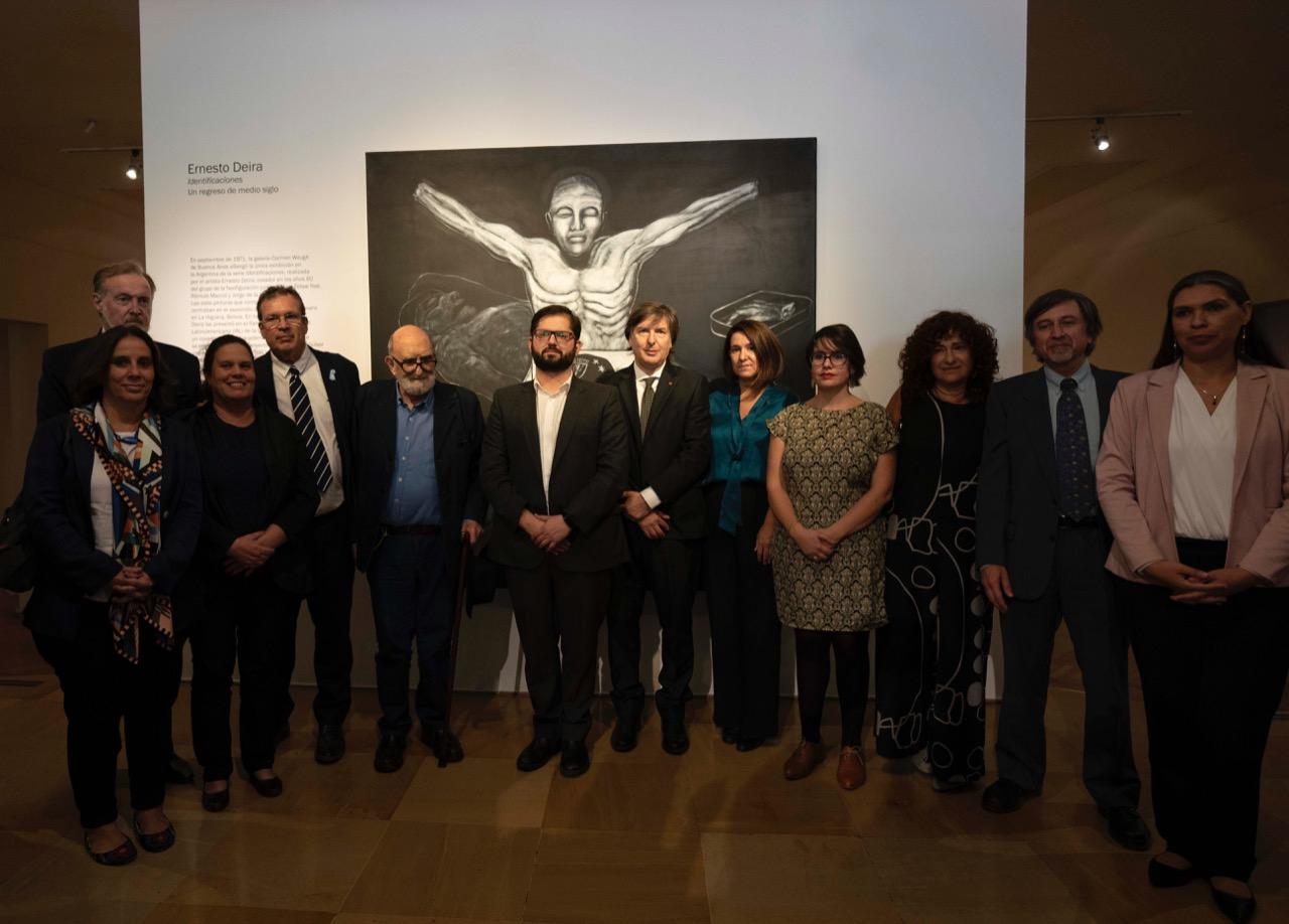 Museo Nacional de Bellas Artes de Argentina recibe cuadros de Ernesto Deira, custodiados por la U. de Chile