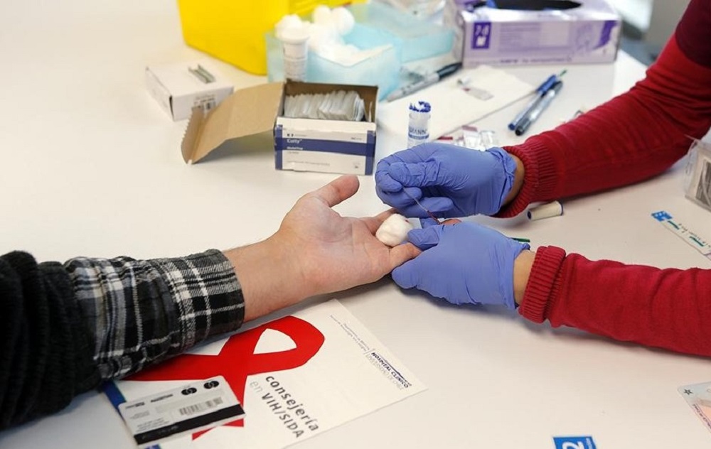  Científicos chilenos realizan hallazgo que permitiría impulsar nuevas terapias contra el VIH