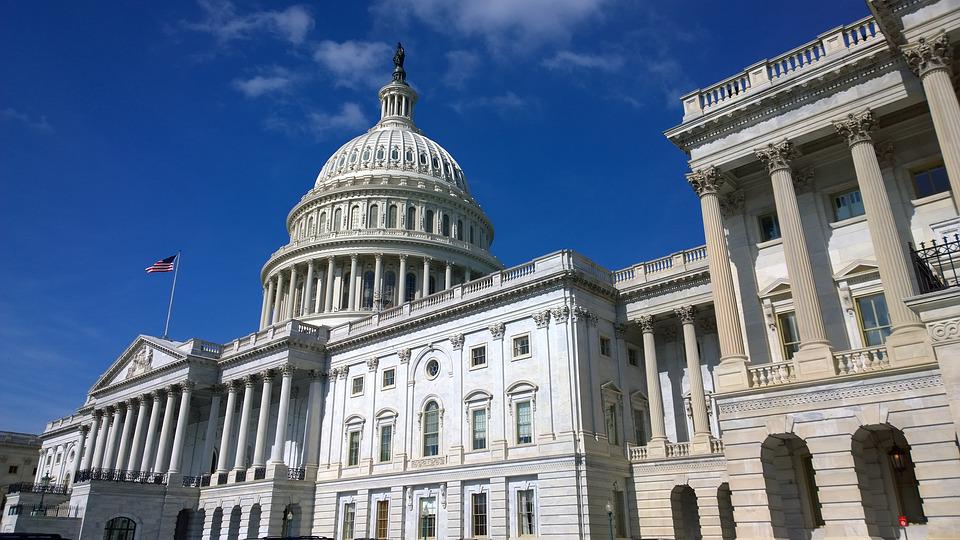  La Cámara de Representantes de EEUU aprueba proyecto de ley para que Biden preste equipo militar a Ucrania