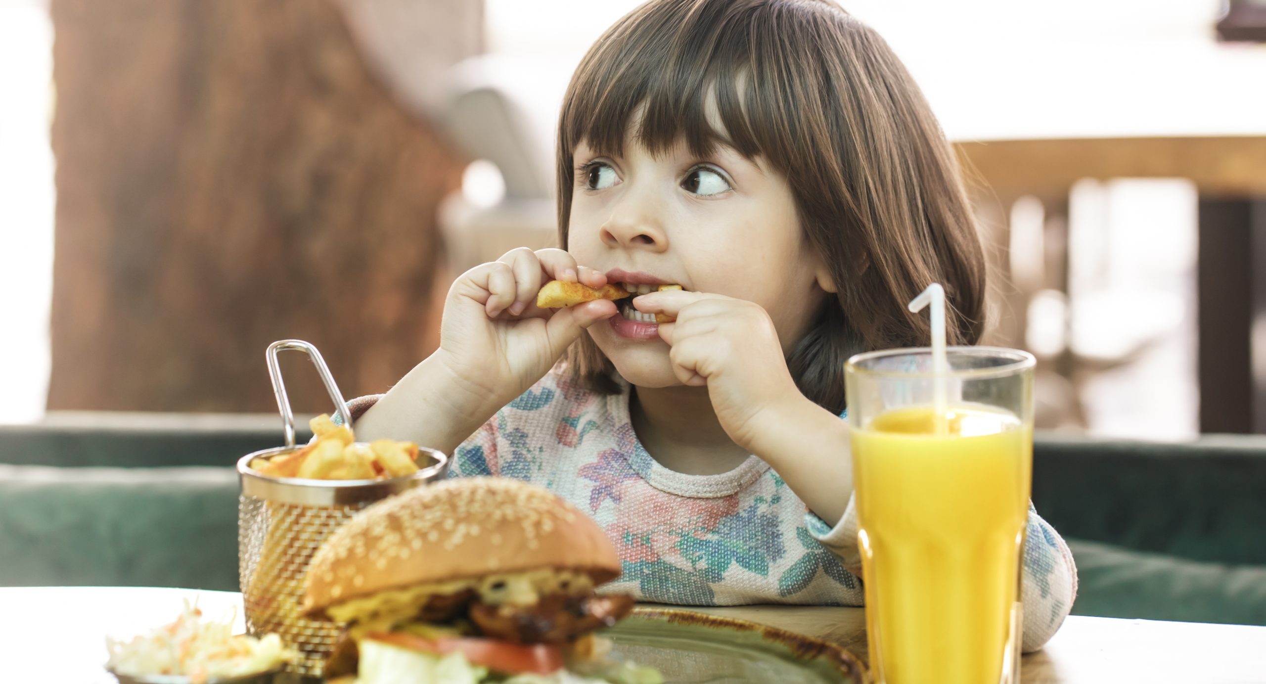  Estudio alerta sobre los peligros de los menús infantiles en locales de comida rápida