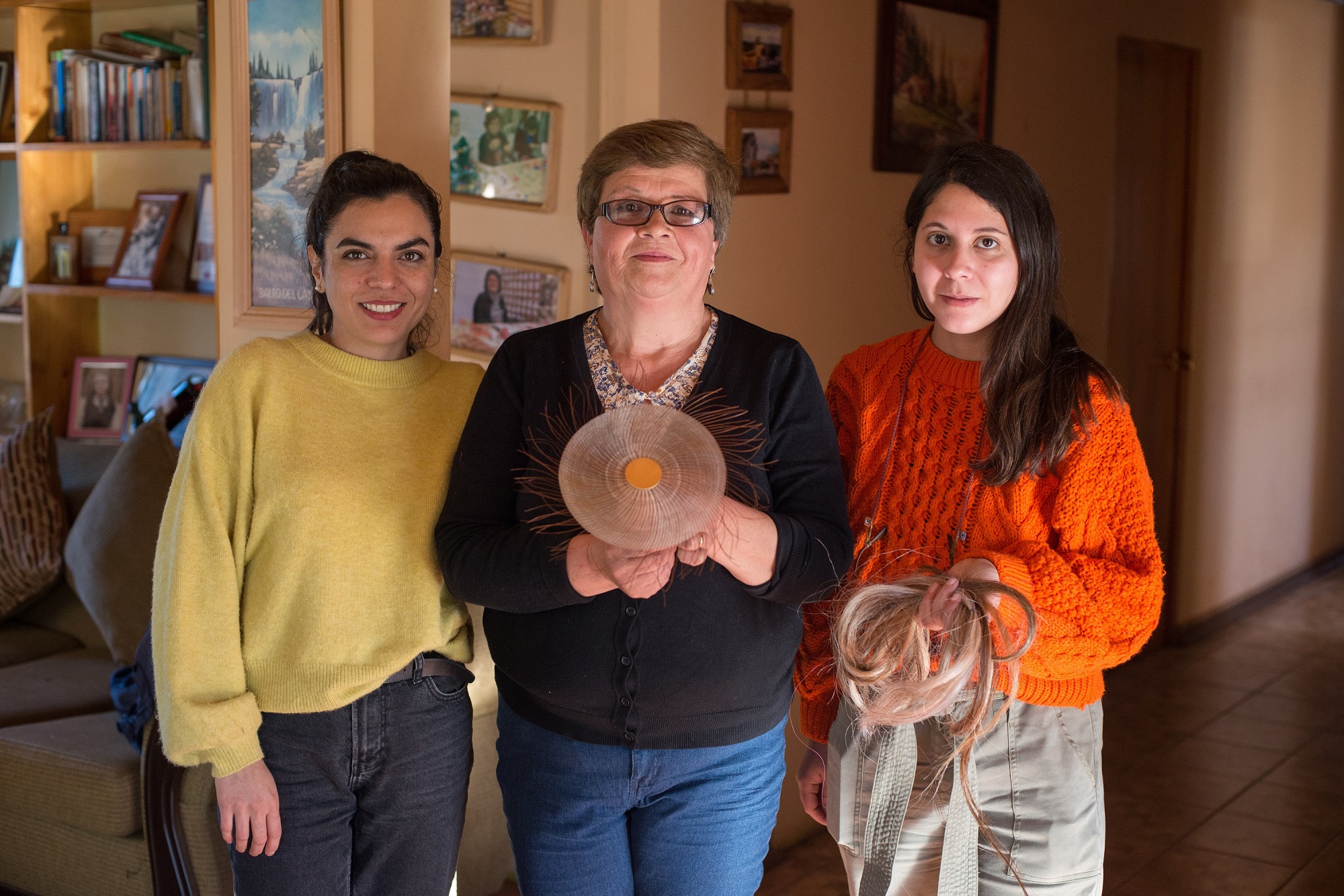 Artesana en crin de caballo María del Pilar Véjar expone su trabajo en la Bienal Révélations de París