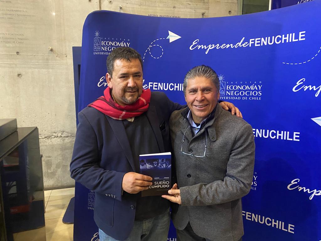 Un emocionado Jorge «Coke» Contreras presentó su libro «Sueño Cumplido»