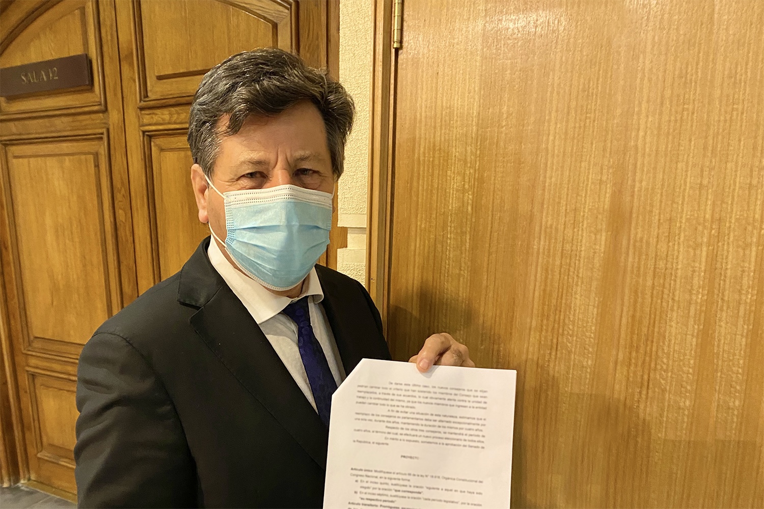 Senador Castro (exRN) presentó proyecto que busca inhabilidad de ex constituyentes para participar en procesos constitucionales