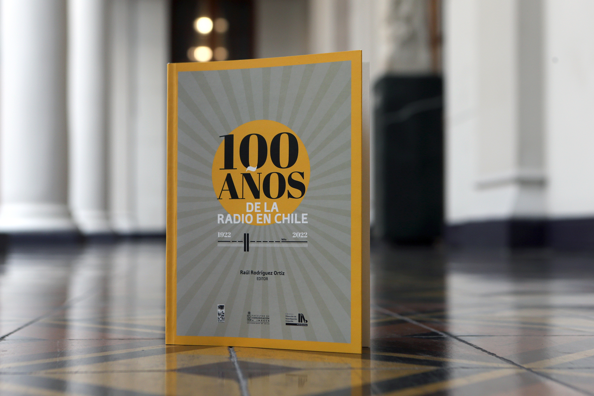  Cien años de la radiodifusión: U. de Chile celebra la primera transmisión con libro y sitio patrimonial