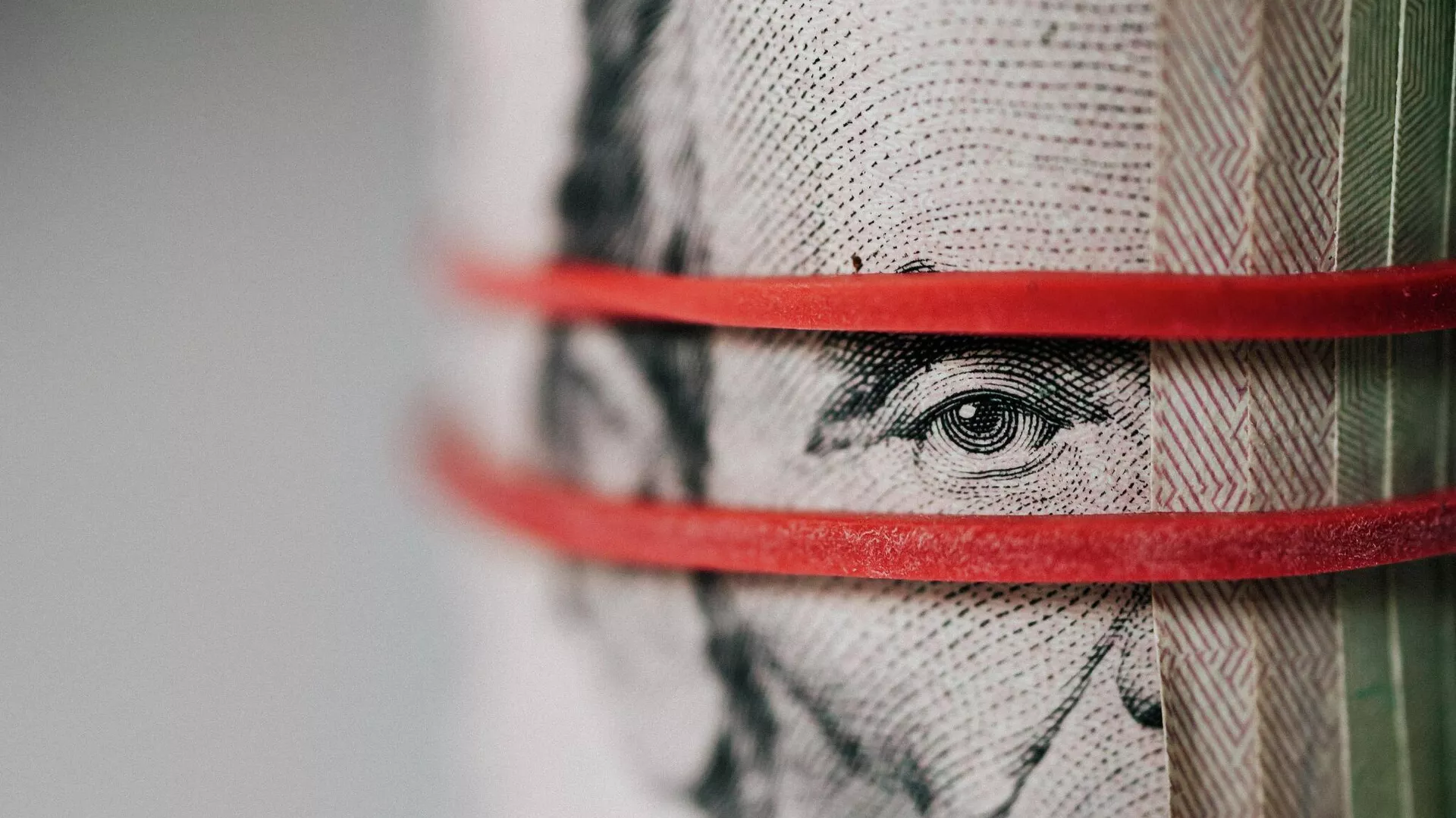 ¿Cómo el crecimiento del dólar amenaza a las economías de otros países?
