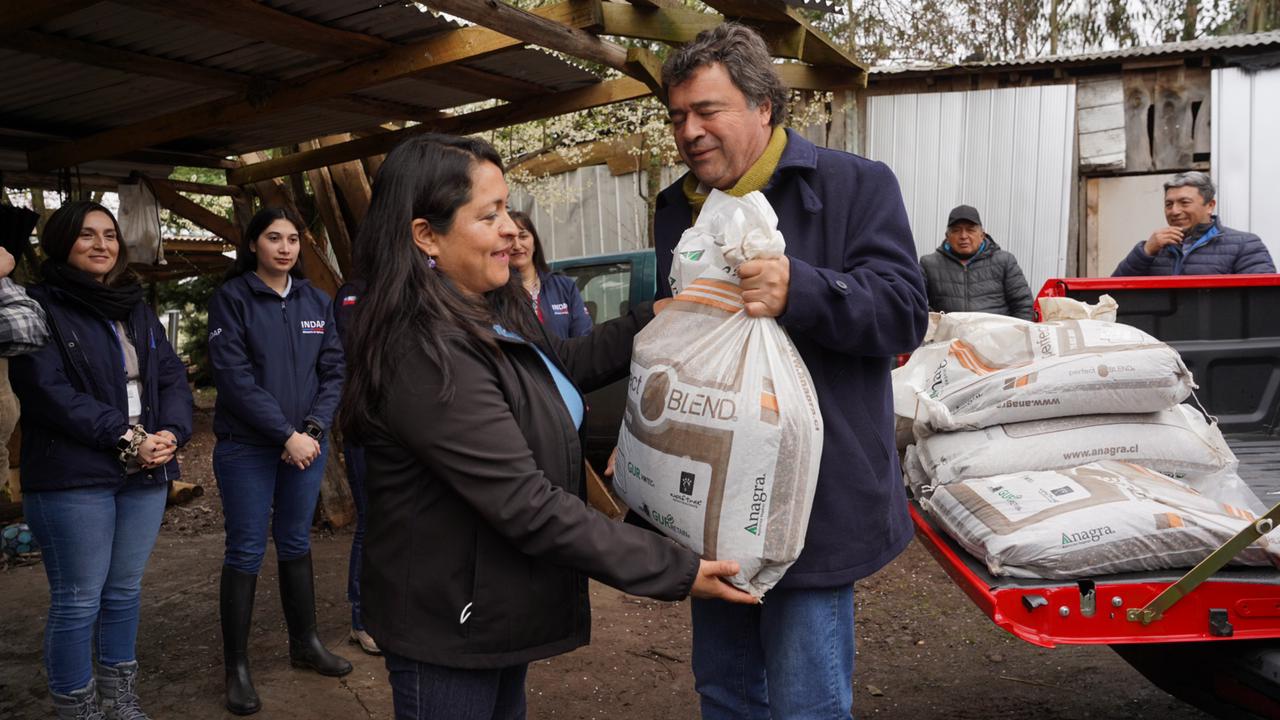 Fertilizantes para Chile: Gobierno inicia entrega de 12 mil toneladas con una inversión de $14 mil millones para beneficiar a cerca de 71 mil agricultores