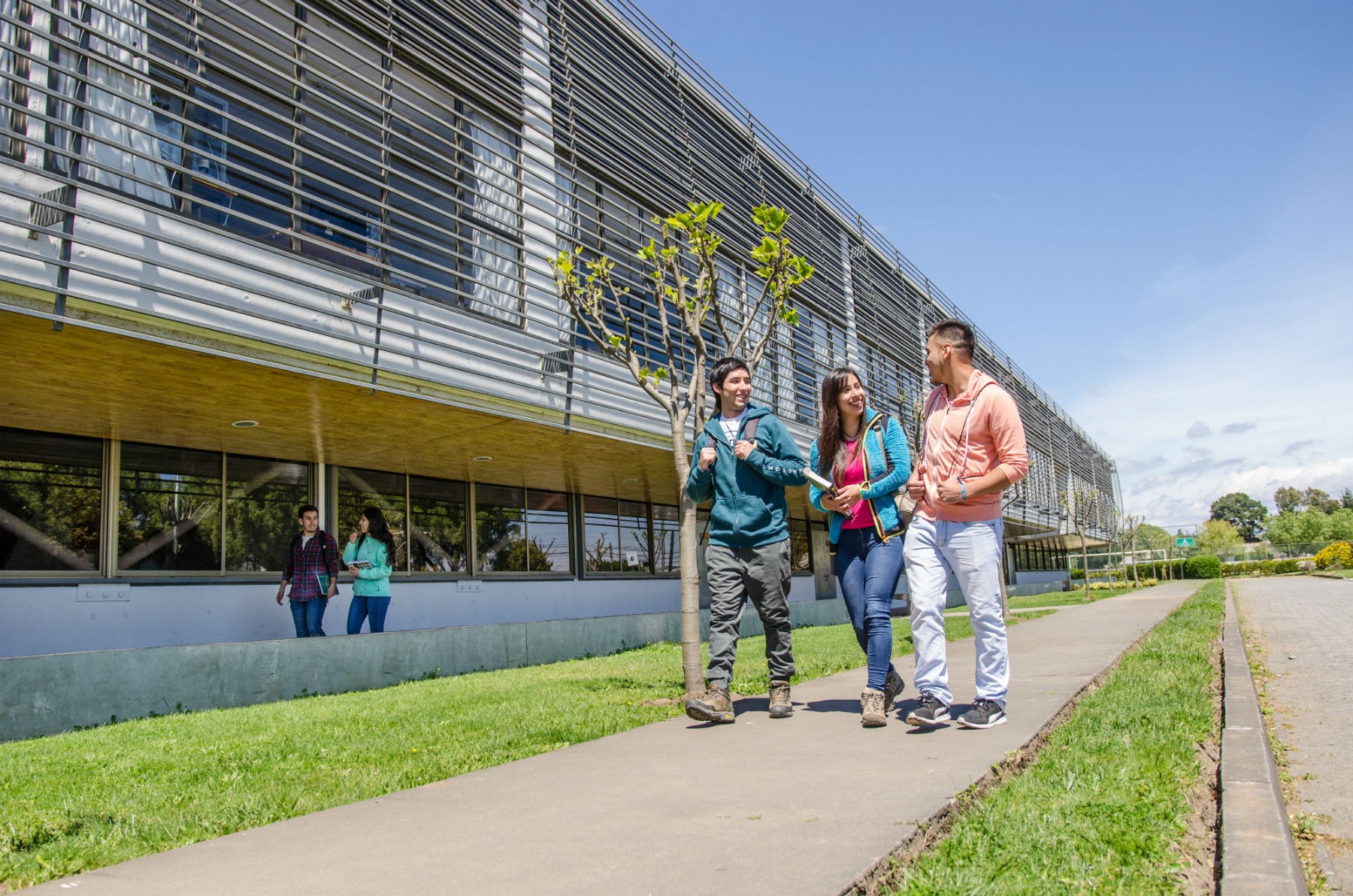Escolares de la V región reciben formación universitaria en ciencia y tecnología