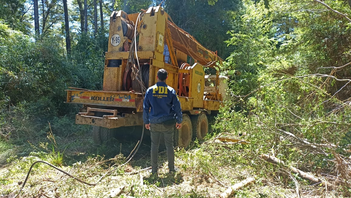 PDI detuvo a tres personas por sustracción de madera y recupera maquinaria forestal avaluada en más de 180 millones de pesos en Los Ríos