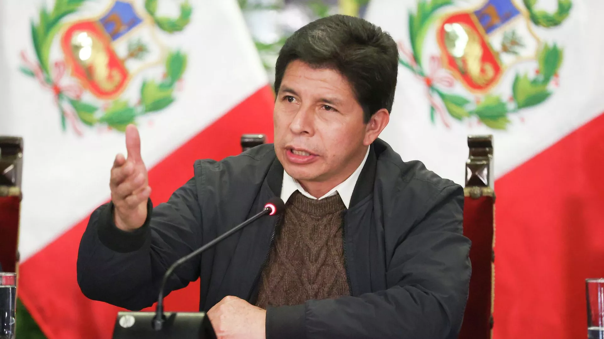 Oposición de Perú busca los votos necesarios para destituir a Pedro Castillo