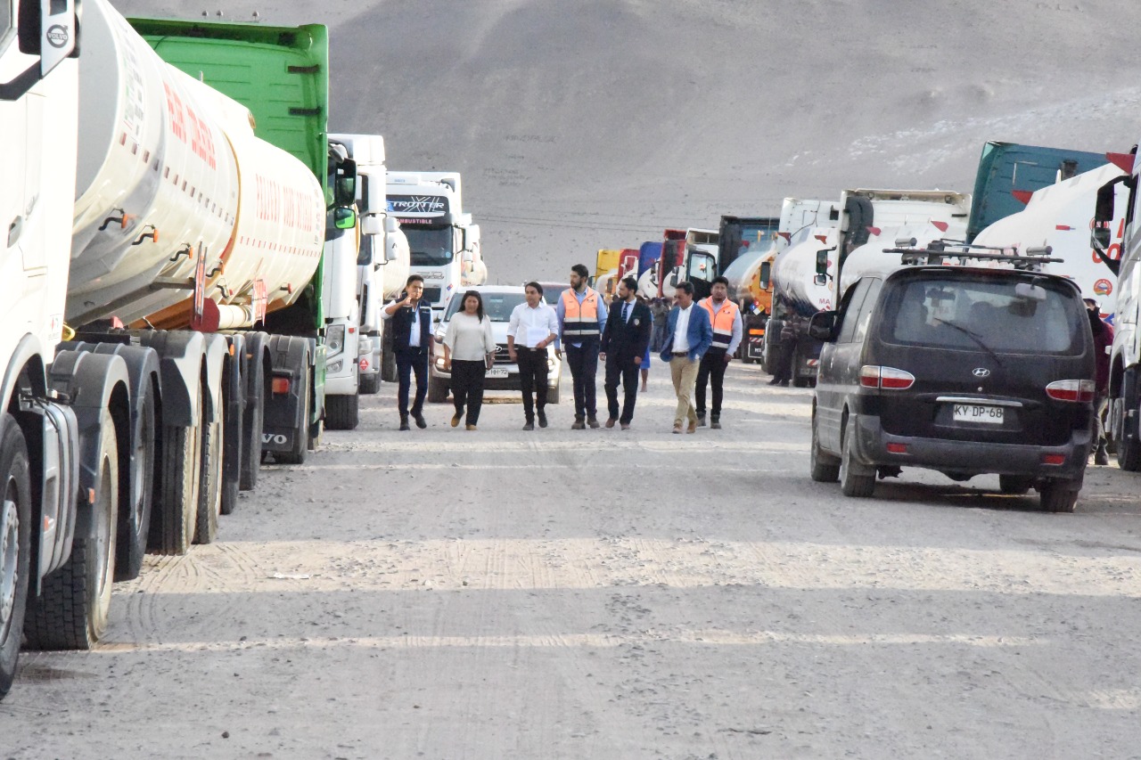  Cerca de 600 camioneros bolivianos están varados en Arica como consecuencia del paro de los transportistas nacionales