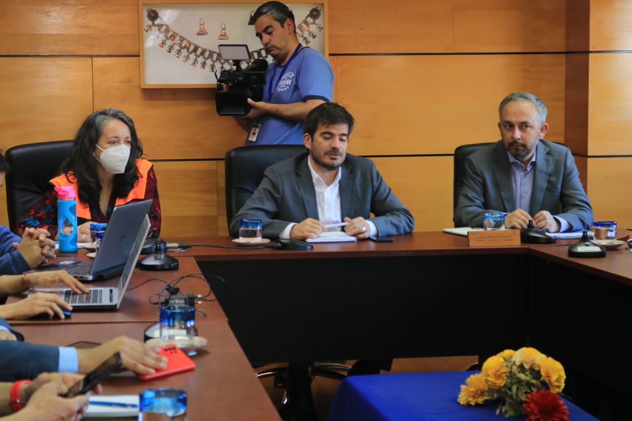  Extensa jornada desarrolló el Delegado Presidencial de La Araucanía, José Montalva,  junto a autoridades regionales en torno a emergencias del volcán Villarrica 