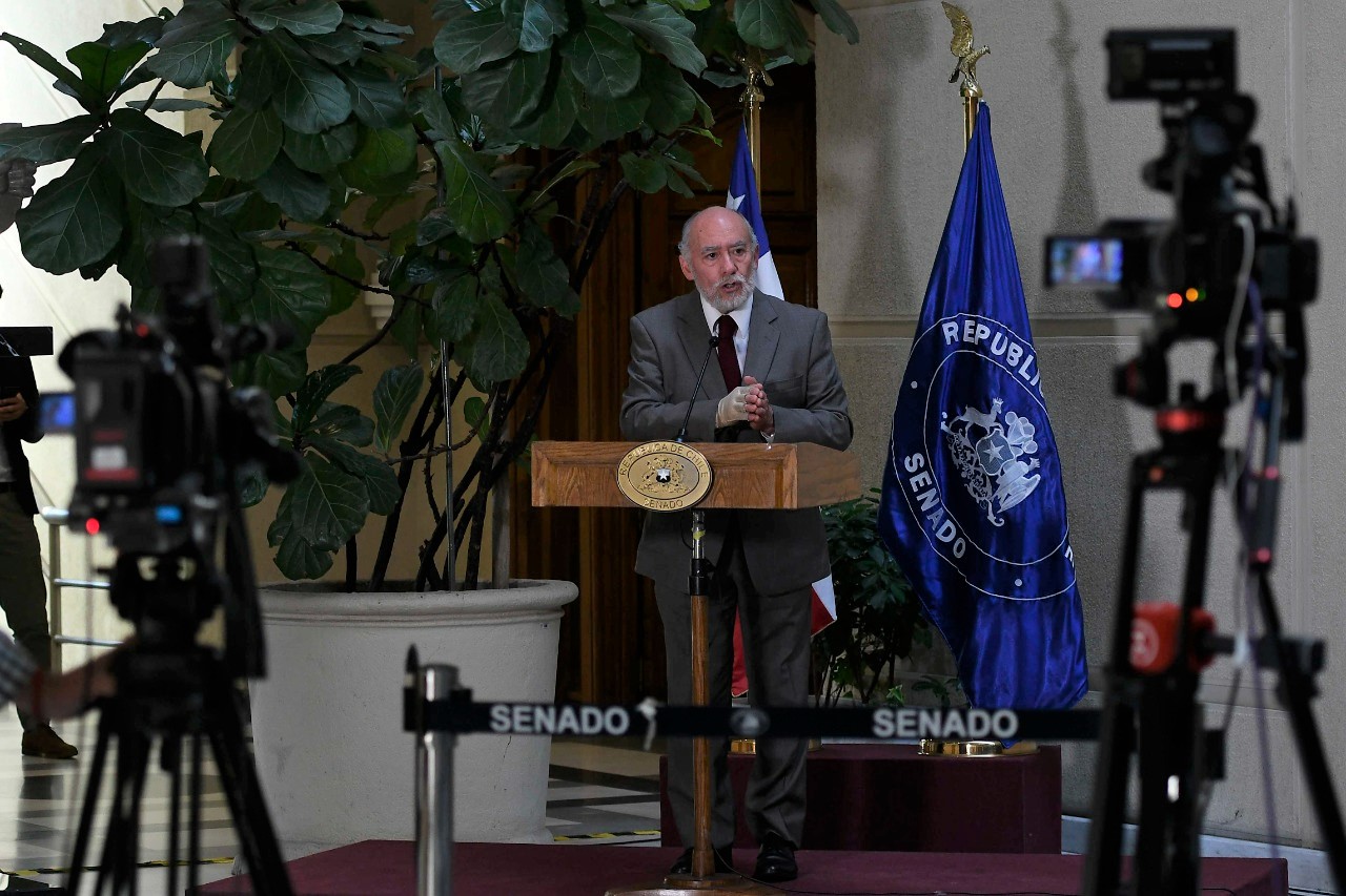 Senador Flores (DC) critica propuesta de Superintendencia de Seguridad: «Limitar las licencias es una aberración»