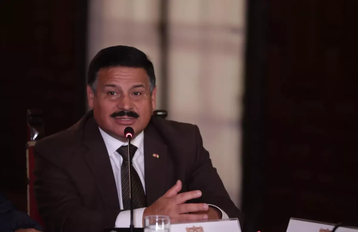 Sigue la crisis política en Perú: renuncia el ministro de Defensa