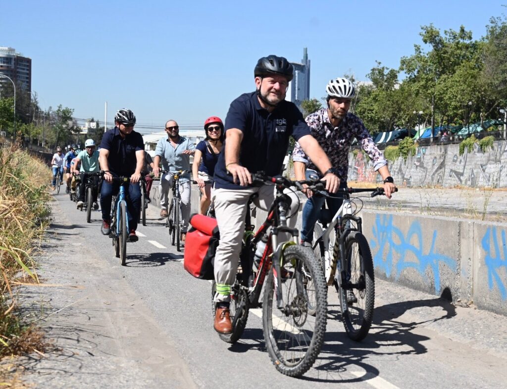 Gobernador Claudio Orrego anuncia construcción definitiva del Paseo Urbano Mapocho Pedaleable y Caminable