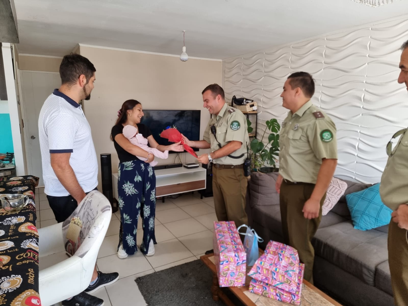 Carabineros de la 3ra Comisaría de Lota ayudaron a dar a luz a una mujer en un automóvil