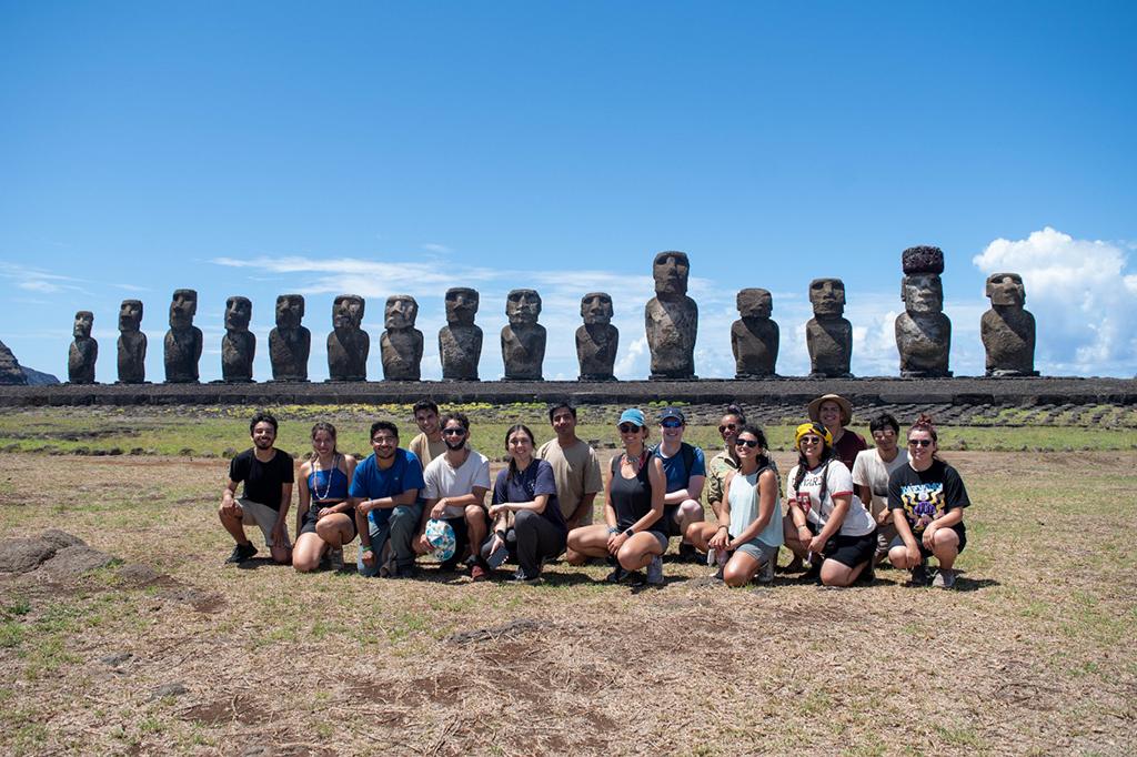  Geóloga cuenta cómo encontraron nuevo moai en laguna seca del volcán Rano Raraku