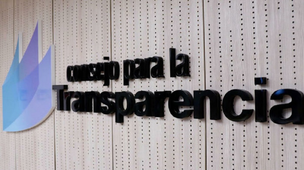 Consejo para la Transparencia ordena entregar información sobre comunicaciones que permitieron descartar citación del FBI a ex asesora de Presidencia