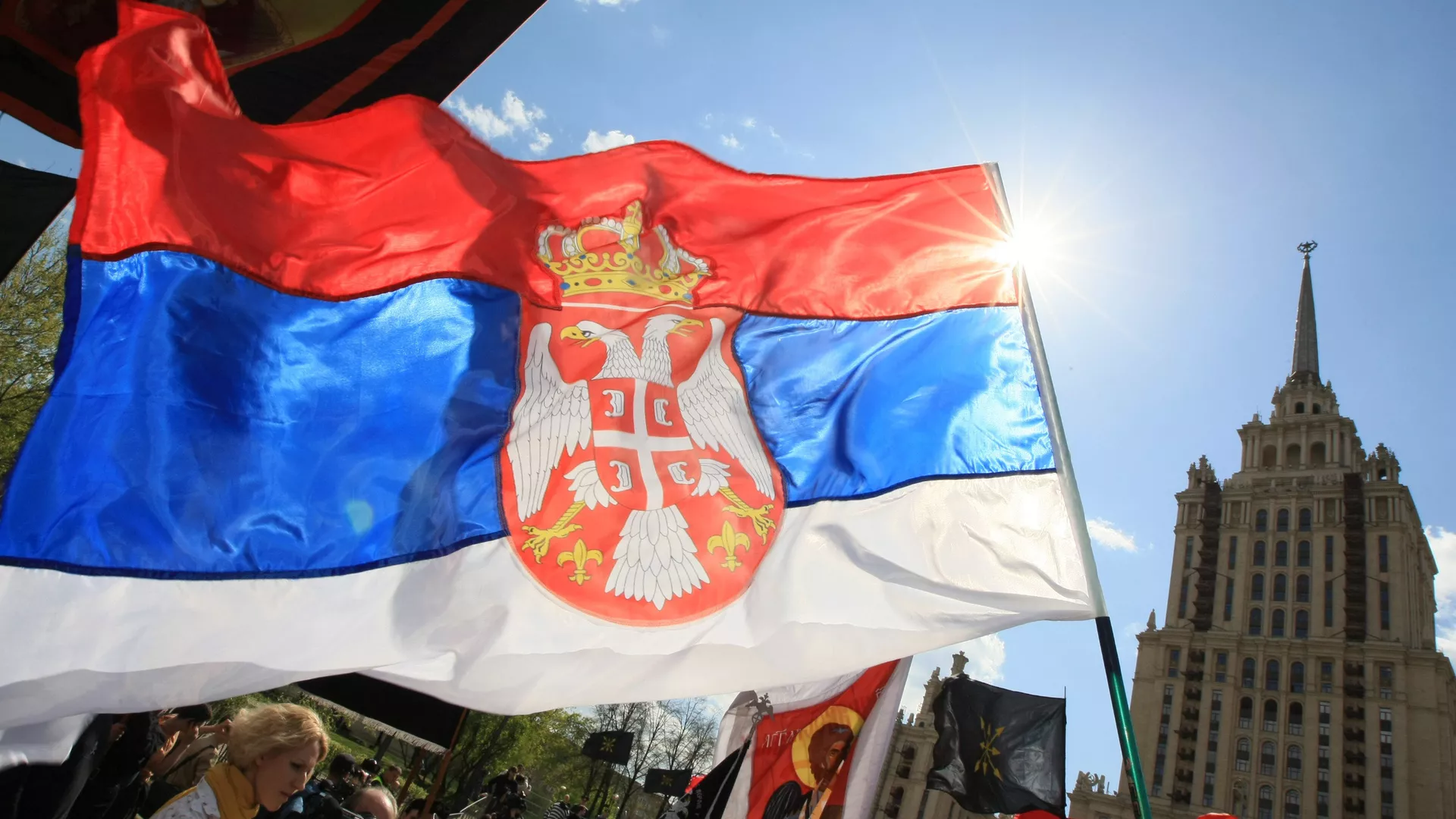  Serbia despliega unidades del Ejército cerca de la frontera con Kosovo