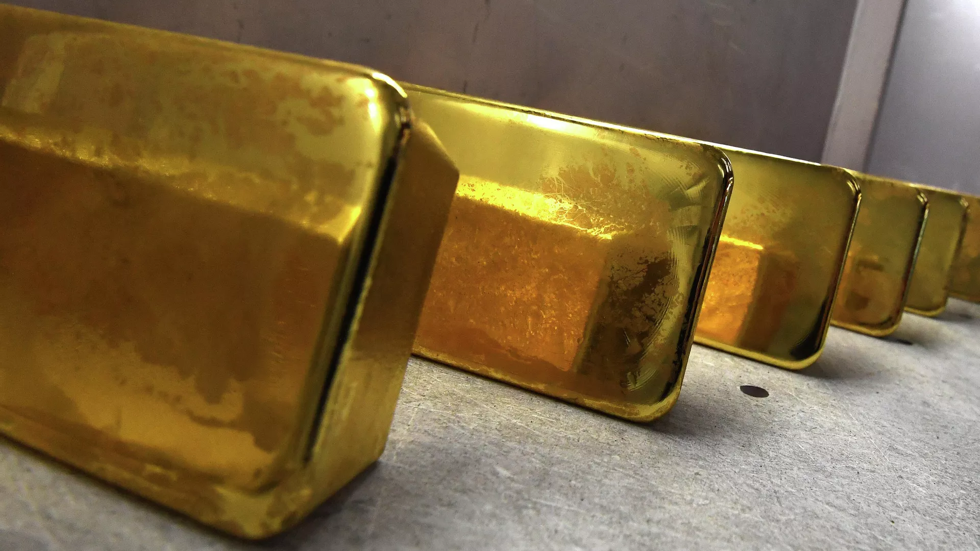  China vende deuda del Tesoro de EEUU y acumula oro en plena desdolarización