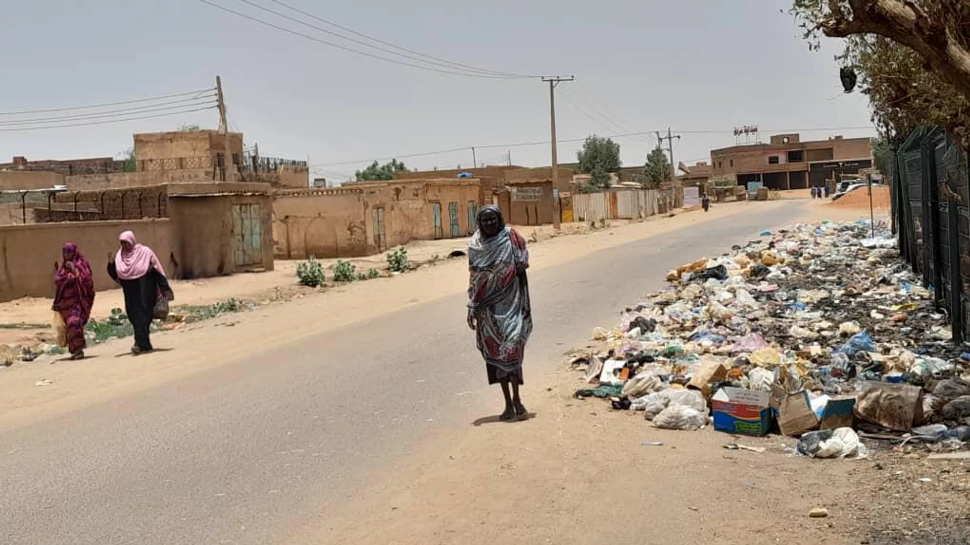 «Cadáveres en la calle descomponiéndose»: sudaneses se enfrentan a una catástrofe humanitaria