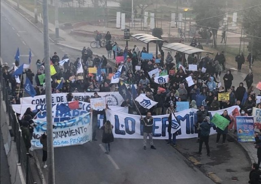 Pobladores y pobladoras de Lo Hermida piden la renuncia del ministro de Hacienda, Mario Marcel