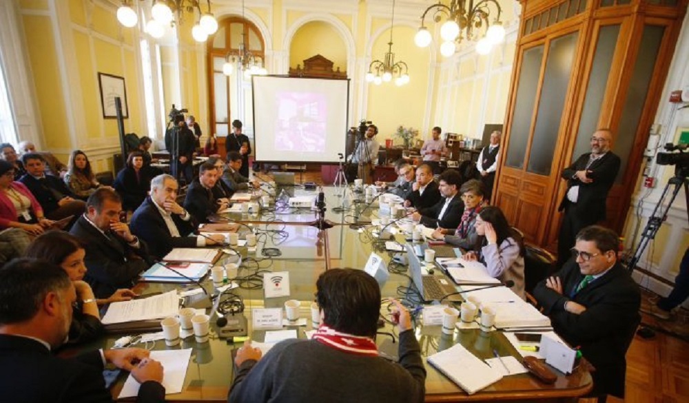 Ley corta de Isapres: Comisión de Salud del senado analiza pasos a seguir tras dichos de ministra Vivanco