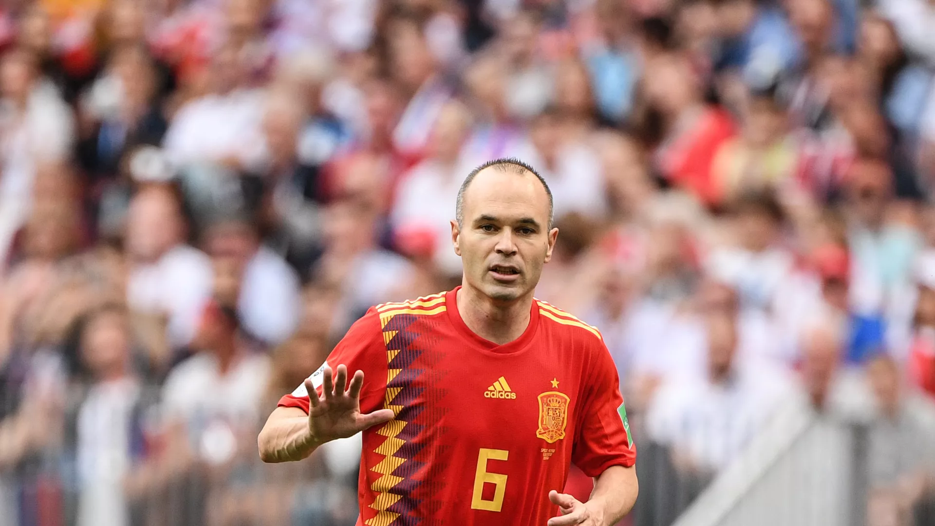 El futbolista Iniesta censura la conducta de Rubiales