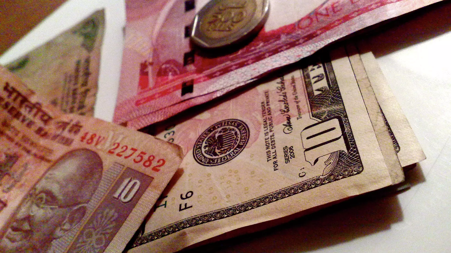 La desdolarización cobra impulso: la India renuncia al dólar en el comercio con los EAU