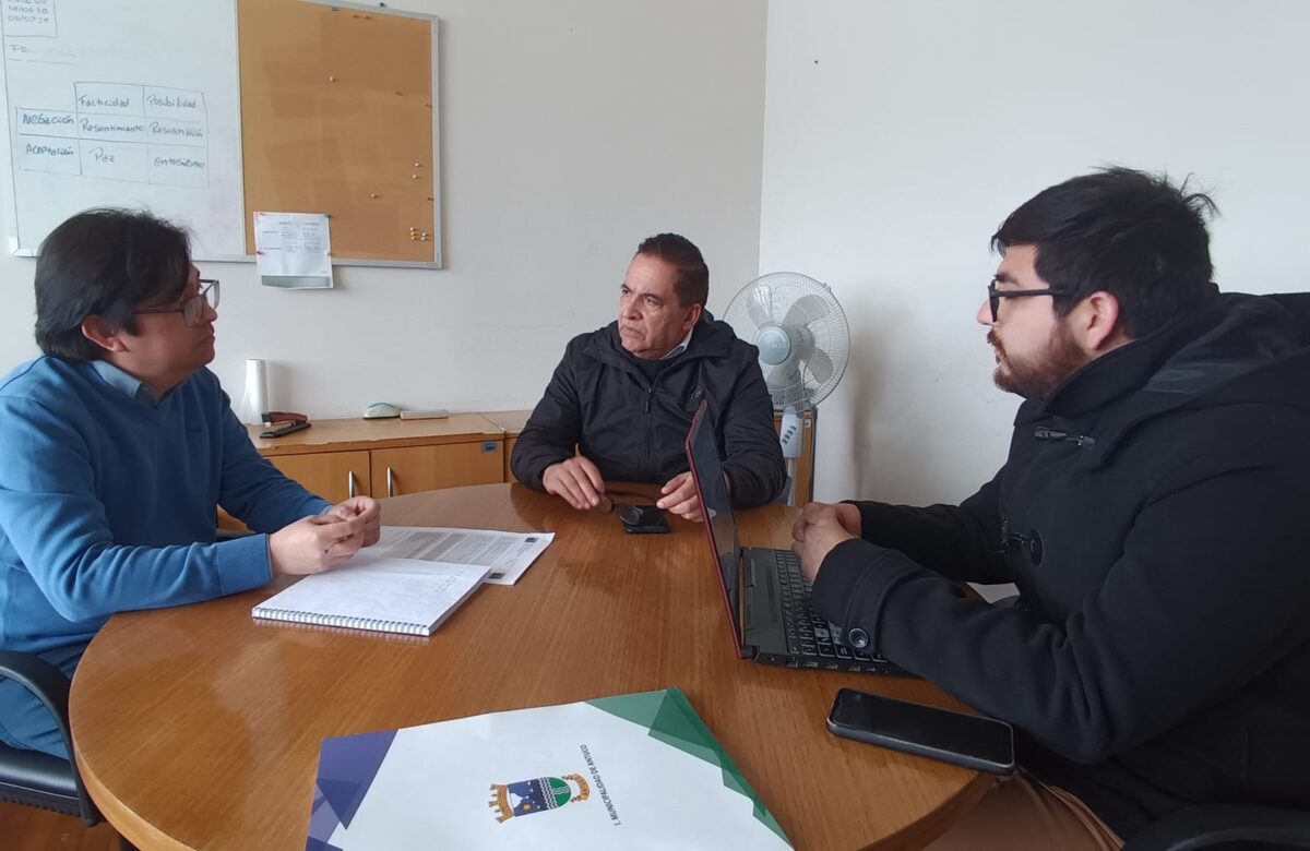 Antuco líder en gestión alcaldicia | Alcalde Miguel Abuter León gestiona recursos para dos nuevas ambulancias