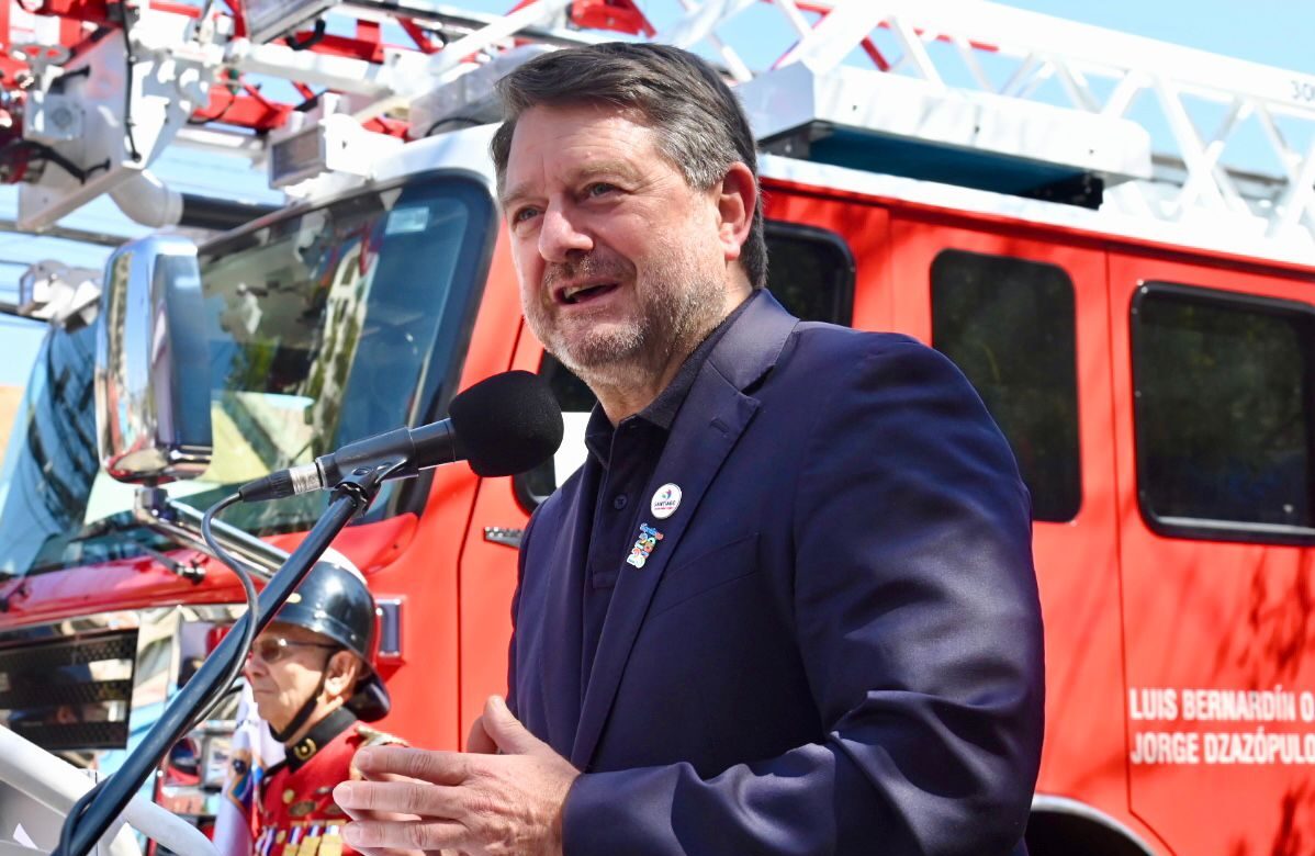 Bomberos de Ñuñoa reciben nuevo carro con escala telescópica entregado por el Gobierno de Santiago
