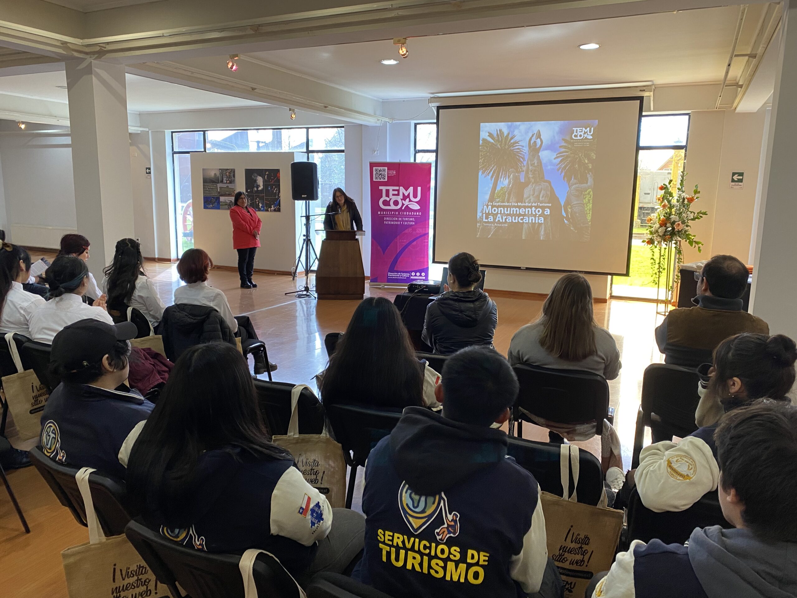 Municipio de Temuco certificó a estudiantes en el Día Mundial del Turismo